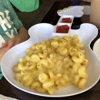 Hard Rock Cafe - Mac and cheese in a guitar plate! - Burgers Near Me - Honolulu, Hawaii Hard Rock Cafe - Mac and cheese in a guitar plate! - Burgers Near Me - Honolulu, Hawaii