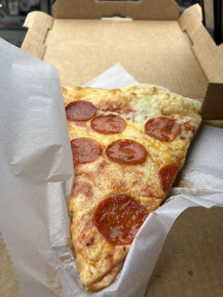 Fairlington Pizza Shop Logo