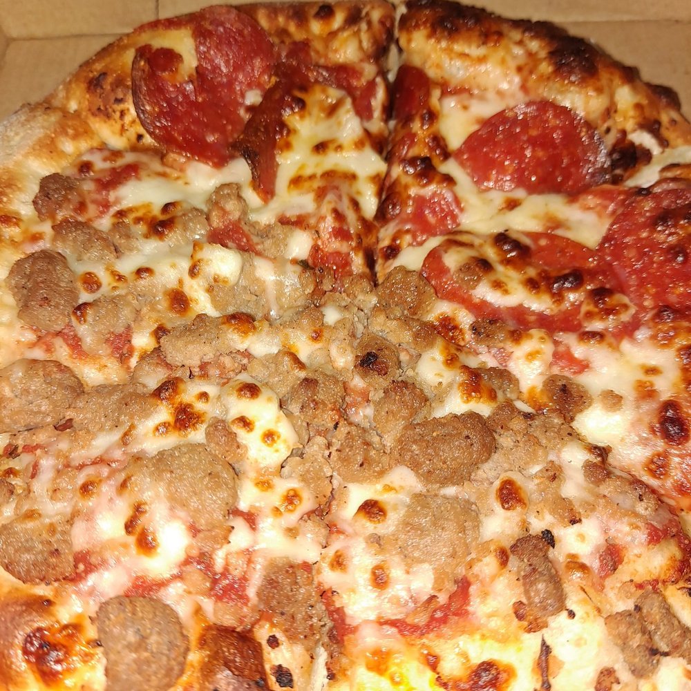 Pepperoni's Pizza - Sienna - upclose--small pizza - Pizza Near Me - Missouri City, Texas