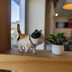 Hoka Hoka Express - Calico cat decor