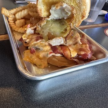 Tie Breakers - Pimento Cheese, Fried Green Tomatoes & Bacon Burger*. Wonderful! - American Near Me - Greenville, North Carolina