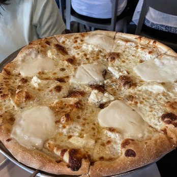 MA'S Italian Kitchen - Bianca Pizza - Italian Near Me - Burbank, California