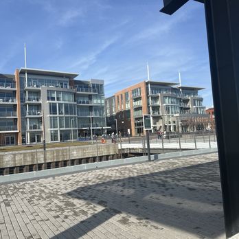 Robinson Landing Pier - Apartments Near Me - Alexandria, Virginia