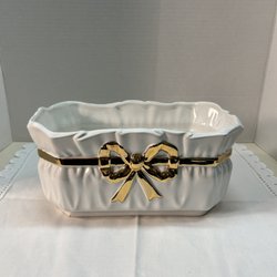 Vintage Pearl - Vintage ceramic pot for plants and flowers. Absolutely Adorable!!