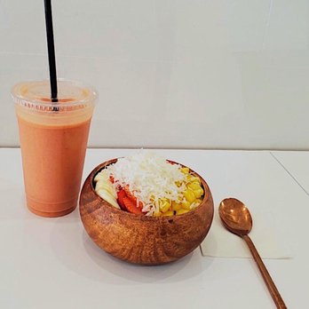 Sproutz - Island Fever Smoothie & Sproutz Acai Bowl - Salad Near Me - Sunny Isles Beach, Florida