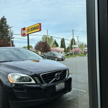 Les Schwab Tire Center - Sign - Tires Near Me - Snohomish, Washington Les Schwab Tire Center - Sign - Tires Near Me - Snohomish, Washington