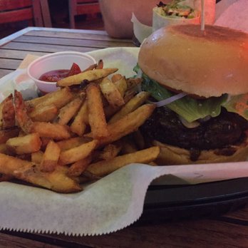Lone Star - Jerk-spiced burger - Tex-Mex Near Me - George Town, CHE