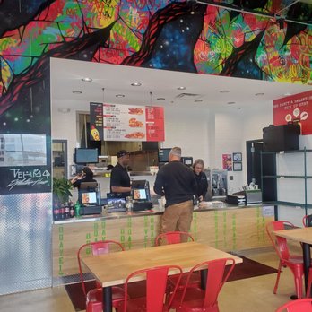 Dave's Hot Chicken - Chicken Shop Near Me - Melrose Park, Illinois