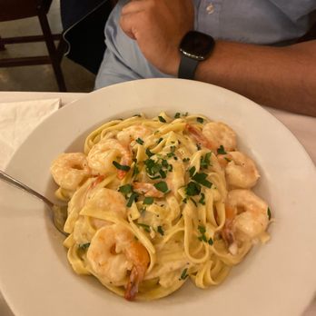La Botte - Shrimp Fettuccine Alfredo - Italian Near Me - Lompoc, California La Botte - Shrimp Fettuccine Alfredo - Italian Near Me - Lompoc, California