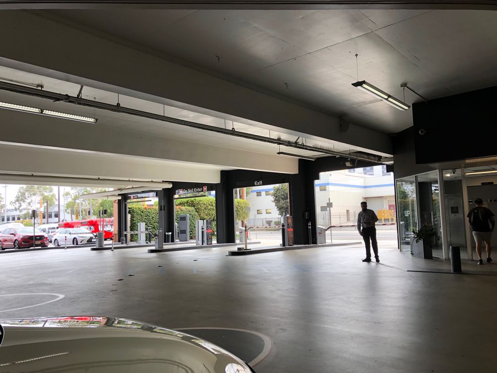 WallyPark Airport Parking - Premier Garage