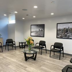Michael Hoang, DMD - Comfortable waiting area and chairs for patients.