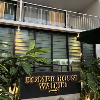 Romer House Waikiki - sign outdoors - Hotels Near Me - Honolulu, Hawaii Romer House Waikiki - sign outdoors - Hotels Near Me - Honolulu, Hawaii