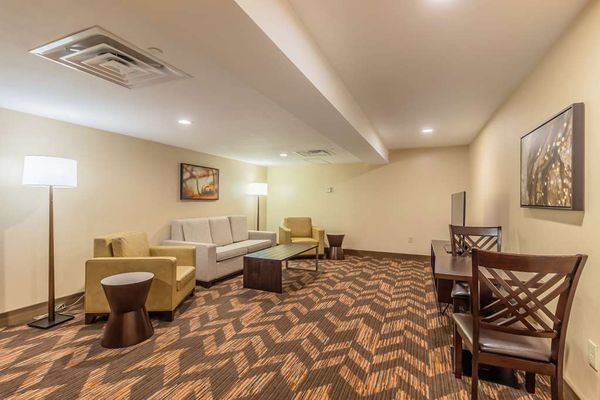 DoubleTree by Hilton Hotel Lawrence by null