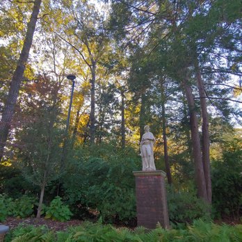 Dixon Gallery & Gardens - Museums Near Me - Memphis, Tennessee