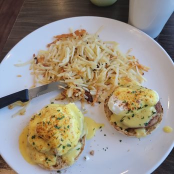 Broken Yolk Cafe - Classic Eggs Benedict - Breakfast & Brunch Near Me - Fullerton, California Broken Yolk Cafe - Classic Eggs Benedict - Breakfast & Brunch Near Me - Fullerton, California