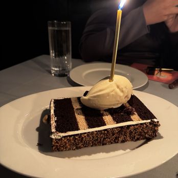 Maple & Ash - Chocolate cake - Steakhouses Near Me - Chicago, Illinois Maple & Ash - Chocolate cake - Steakhouses Near Me - Chicago, Illinois