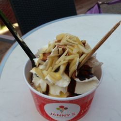 Janny's - Yellow Swing