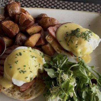 Six Seven Restaurant - Eggs Benedict - New American Near Me - Seattle, Washington Six Seven Restaurant - Eggs Benedict - New American Near Me - Seattle, Washington