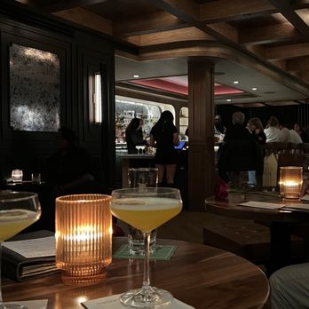 Ginger's - Seating area - Cocktail Bars Near Me - Dallas, Texas