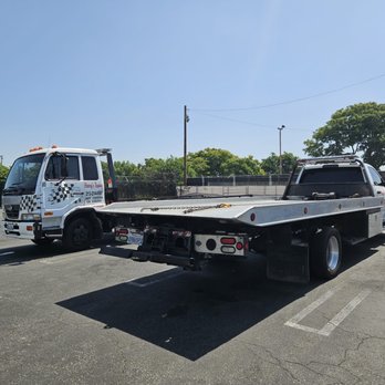 Henry's Towing - Our rigs - Towing Near Me Henry's Towing - Our rigs - Towing Near Me
