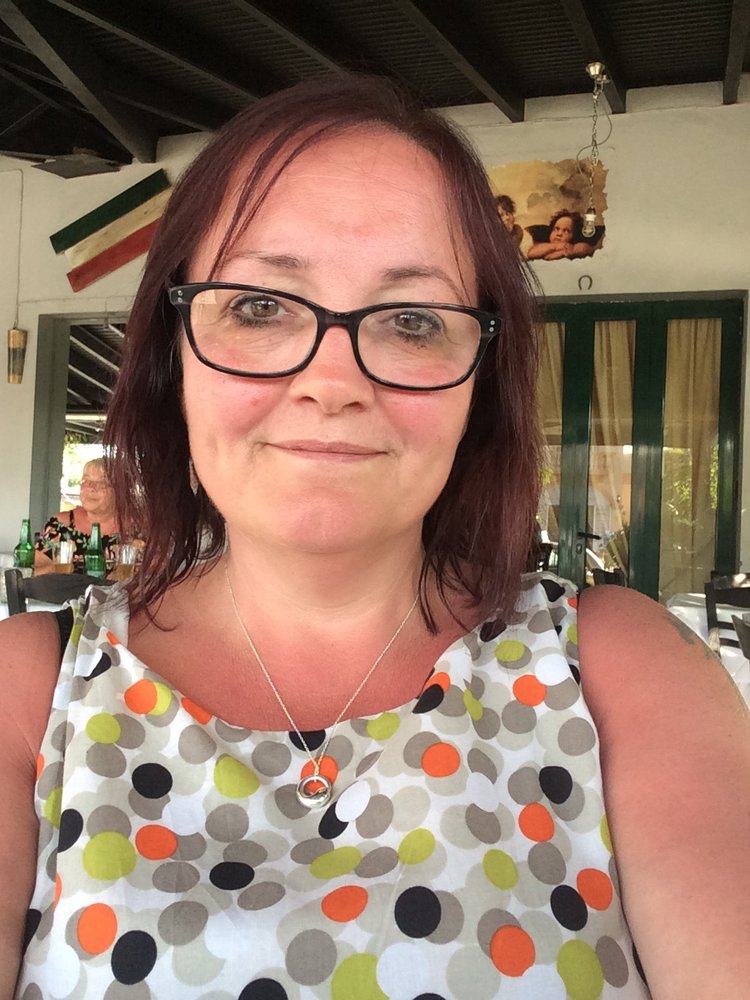 MARIA HYATT MOBILE HAIR STYLIST 51 highgate road, Reading, Wokingham