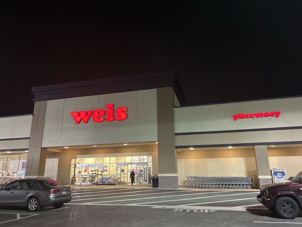 WEIS MARKETS Updated October 2024 10 Reviews 2065 Springwood Rd