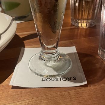 Houston's Restaurant - Elderflower cocktail - Steakhouses Near Me - Pasadena, California