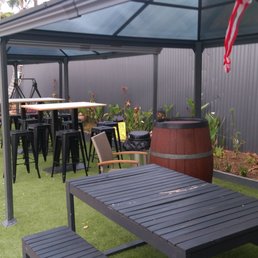 Willunga Hotel - Beer Garden - Willunga, SA