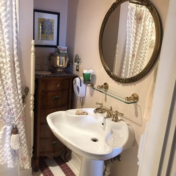 The Heather House - Bathroom - Bed & Breakfast Near Me - Marine City, Michigan The Heather House - Bathroom - Bed & Breakfast Near Me - Marine City, Michigan