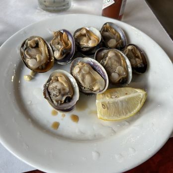Cajun King Kaneohe - 8 raw clams! Supposed to be 6.., - Cajun/Creole Near Me - Kaneohe, Hawaii