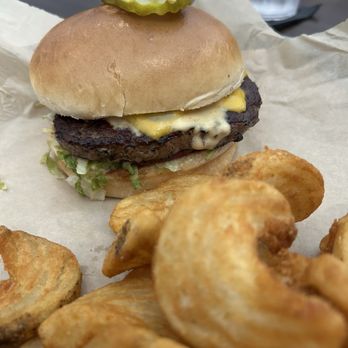 Cin Cin Burger BAR - Speakeasy Deluxe - Burgers Near Me - Winston-Salem, North Carolina