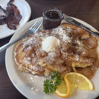 Toast & Jam - Apple Crisp French Toast - Breakfast & Brunch Near Me - Salem, Oregon
