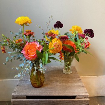 In Full Bloom - Florists Near Me - Shelburne, Vermont In Full Bloom - Florists Near Me - Shelburne, Vermont