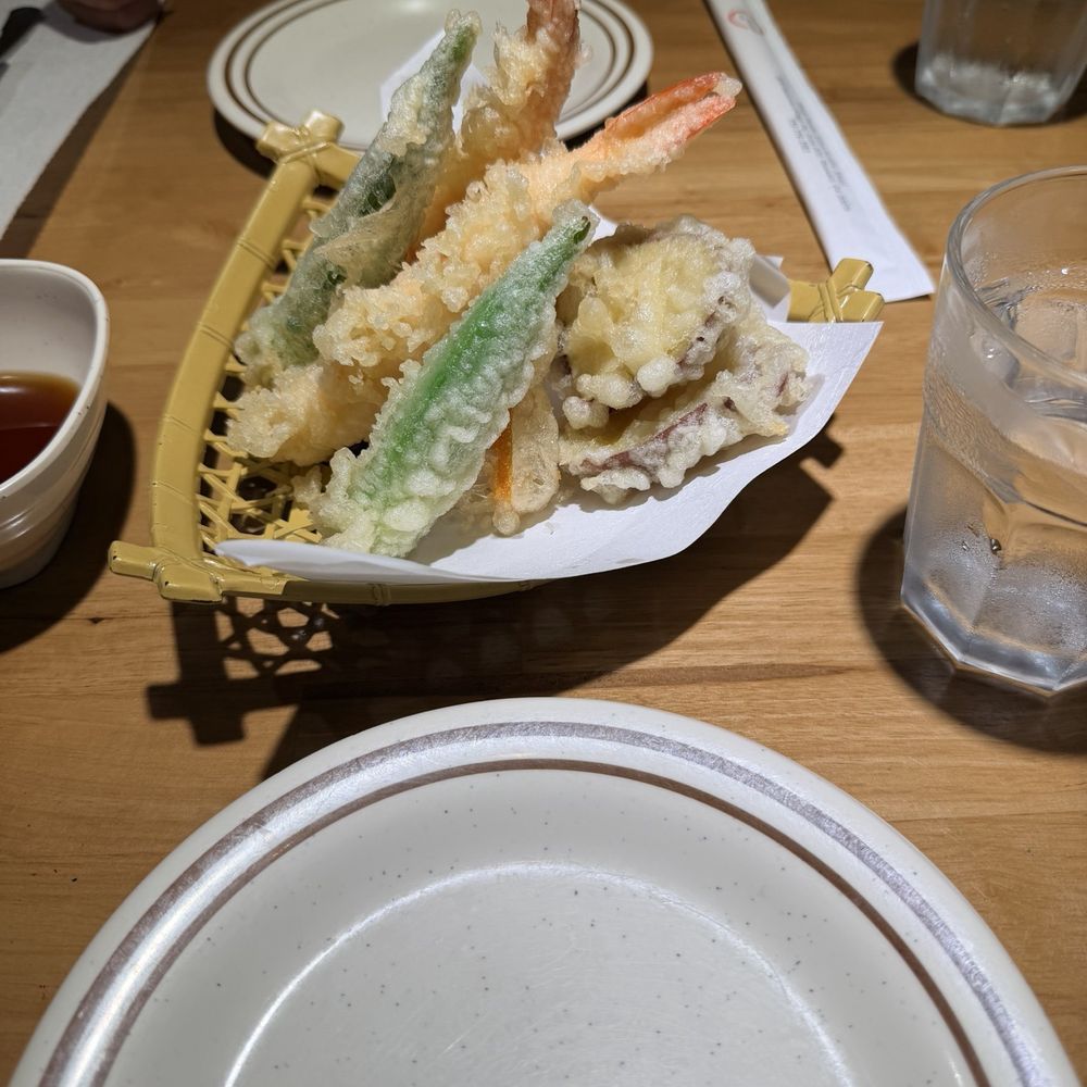 Circle Noodle - Tempura shrimp and assorted vegetables - Japanese Near Me - Roswell, Georgia