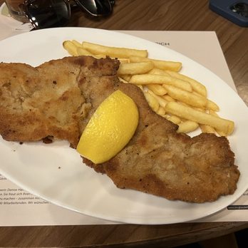 Zeughauskeller - Pork schnitzel - Swiss Food Near Me - Zürich, ZH Zeughauskeller - Pork schnitzel - Swiss Food Near Me - Zürich, ZH