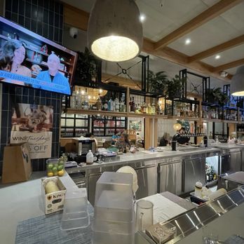 Pacific Catch - The bar scene, tables available for four to eight people elsewhere. - Seafood Near Me - Sunnyvale, California