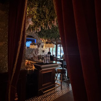 Miss Nellie's - American Near Me - New York, New York