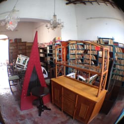 Muebles y Libros de medio uso