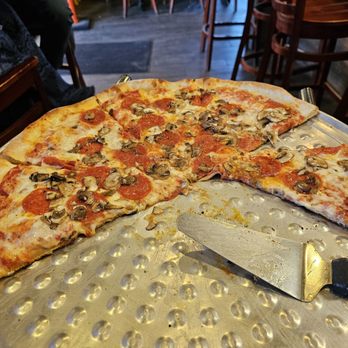 NY Pie - Large pizza pie!! NY Style. - Pizza Near Me - Nashville, Tennessee
