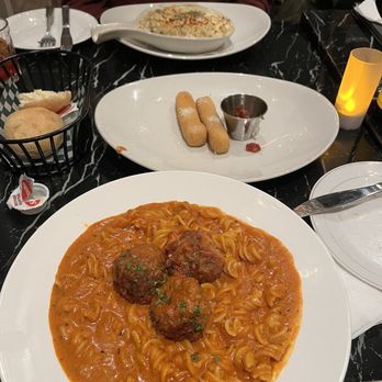 Pasta Polo - Carbonara mushroom gnocchi, mozza sticks and fusilli meatballs in a rose sauce - Italian Near Me - Coquitlam, British Columbia Pasta Polo - Carbonara mushroom gnocchi, mozza sticks and fusilli meatballs in a rose sauce - Italian Near Me - Coquitlam, British Columbia