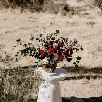 Desert Rose Creative - Super dreamy floral arrangement by Alyssa - Wedding Planning Near Me Desert Rose Creative - Super dreamy floral arrangement by Alyssa - Wedding Planning Near Me