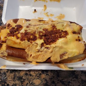 Dirt Dog Downey - Party melt on lobster roll - Hot Dogs Near Me - Downey, California