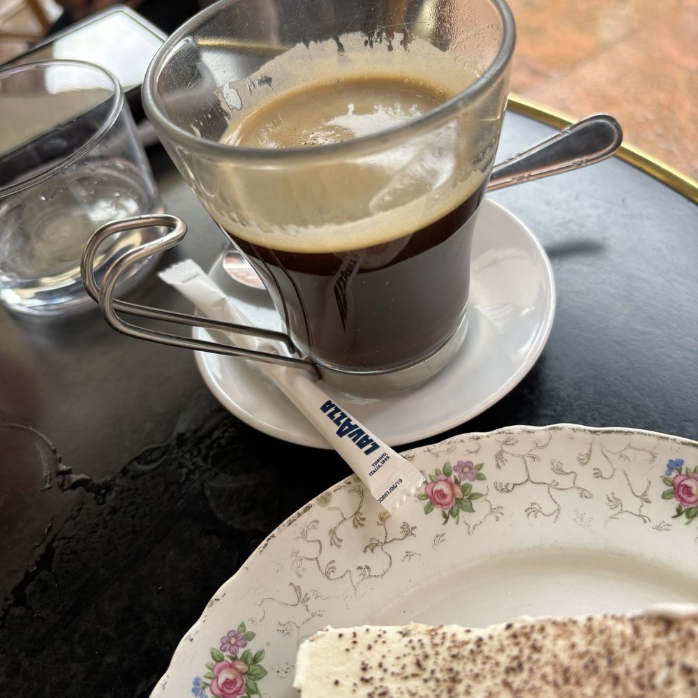 Flower's Café - Coffee & Tea Near Me - Toulouse, 31 Flower's Café - Coffee & Tea Near Me - Toulouse, 31