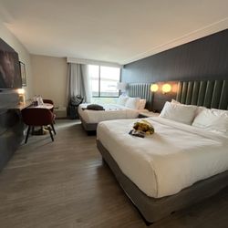 DoubleTree by Hilton Palmdale - 2Bed room + flowers for my amazing wife