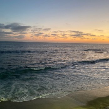 Capri Laguna - Beach front room view at sunset - Hotels Near Me - Laguna Beach, California Capri Laguna - Beach front room view at sunset - Hotels Near Me - Laguna Beach, California
