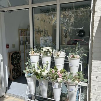 Peony and Gold Florist & Flower Delivery - Florists Near Me - Cornelius, North Carolina