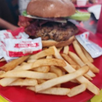 Gerald's Donuts & Burgers - Donuts Near Me - Arabi, Louisiana