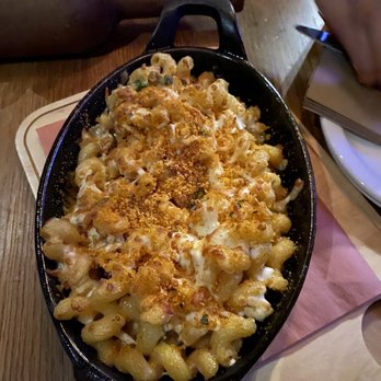 CRAFT Beer Market Kelowna - The best Mac & Cheese (with Bacon added) - Beer Bar Near Me - Kelowna, British Columbia