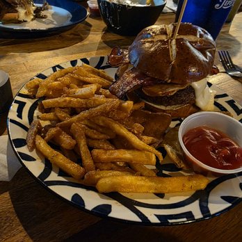 Teak Neighborhood Grill - Burgers Near Me - Orlando, Florida