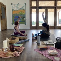 Pelvic Floor Wisdom - Birth and Pelvic Floor Wisdom private sessions prepare your pelvic floor for birth and the postpartum healing period.